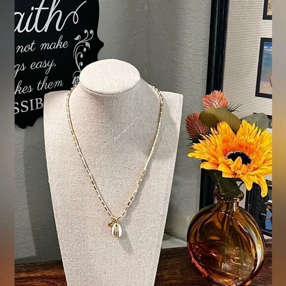 NWT Lucky Brand Gold Shell Motif Pendant Necklace, 18" + 2" Extender #LBNk2 - Picture 1 of 8